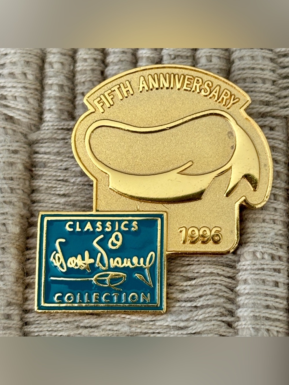 DISNEY Vintage LE 1990s Walt Disney Classic Collection Donald Duck Pin
